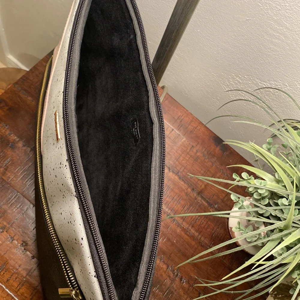 TYPO CASE. - Picture 3 of 4